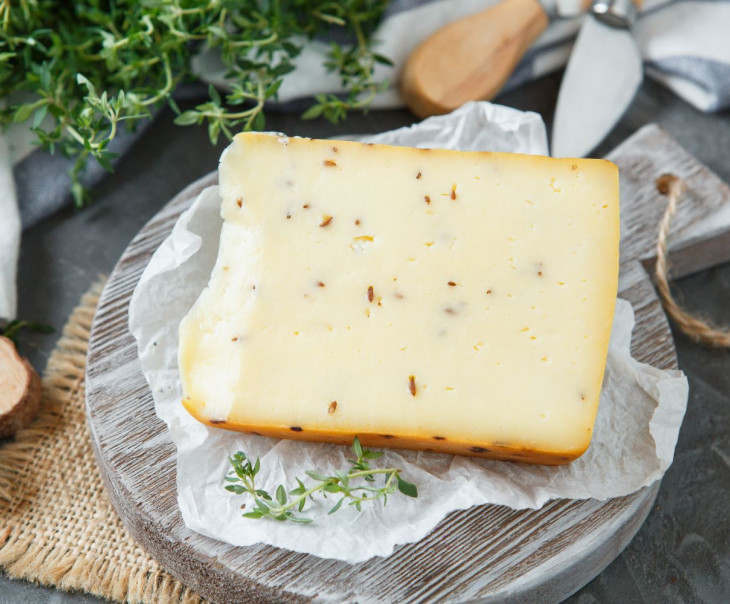 7022 Сыр "Велий" с кориандром Вкусляндия  - Вид №1