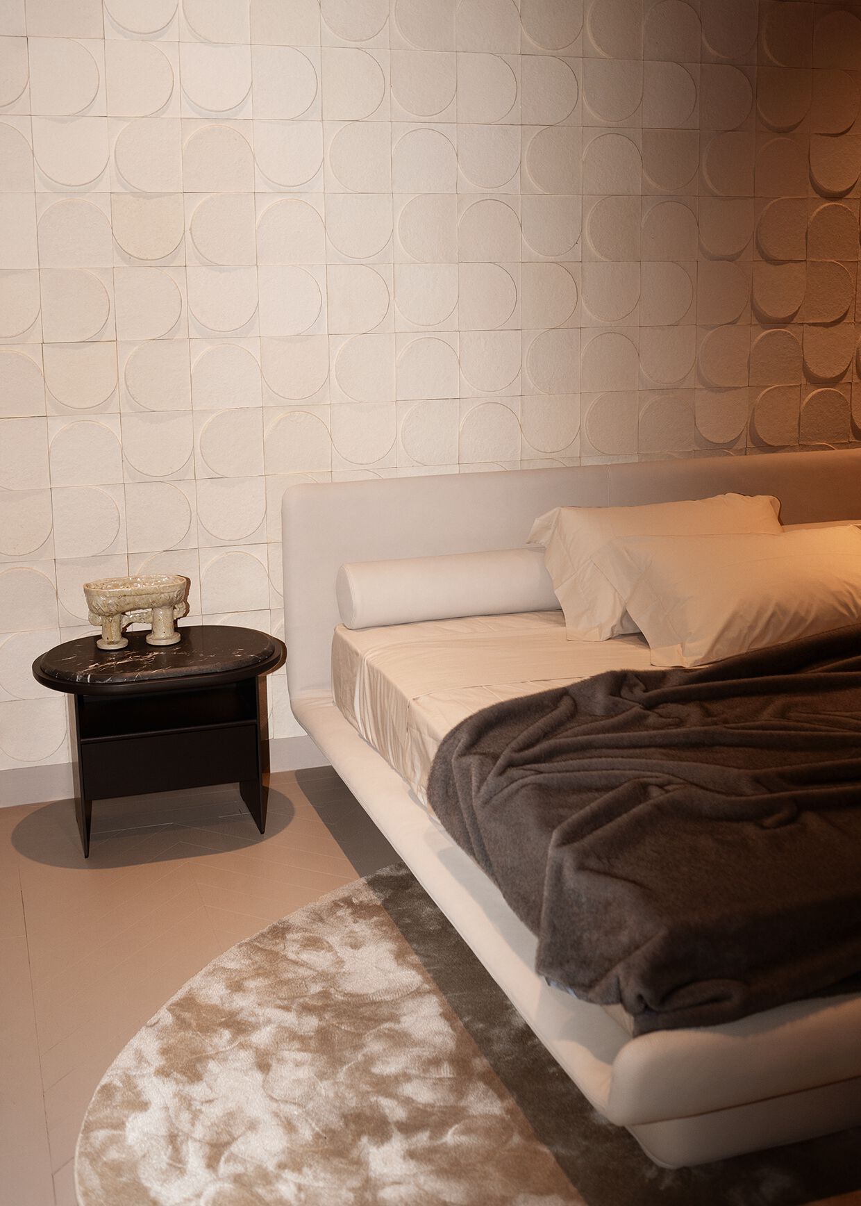 Двуспальная кровать из ткани с мягким изголовьем Gallotti&Radice Lilas ARCH-00118757 - Вид №1