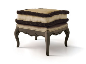 Бархатный низкий мягкий стул