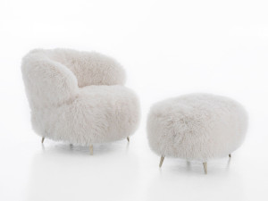 Кресло с подлокотниками