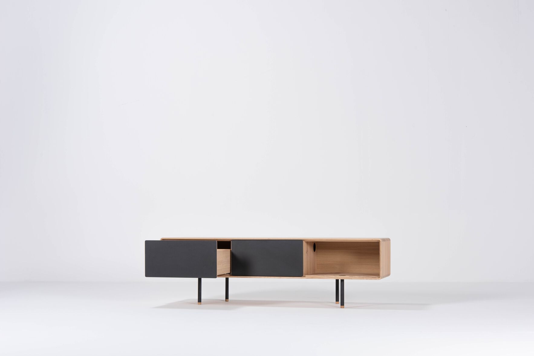 Дубовый шкаф для телевизора с ящиками Gazzda ARCH-00146365 - Вид №5