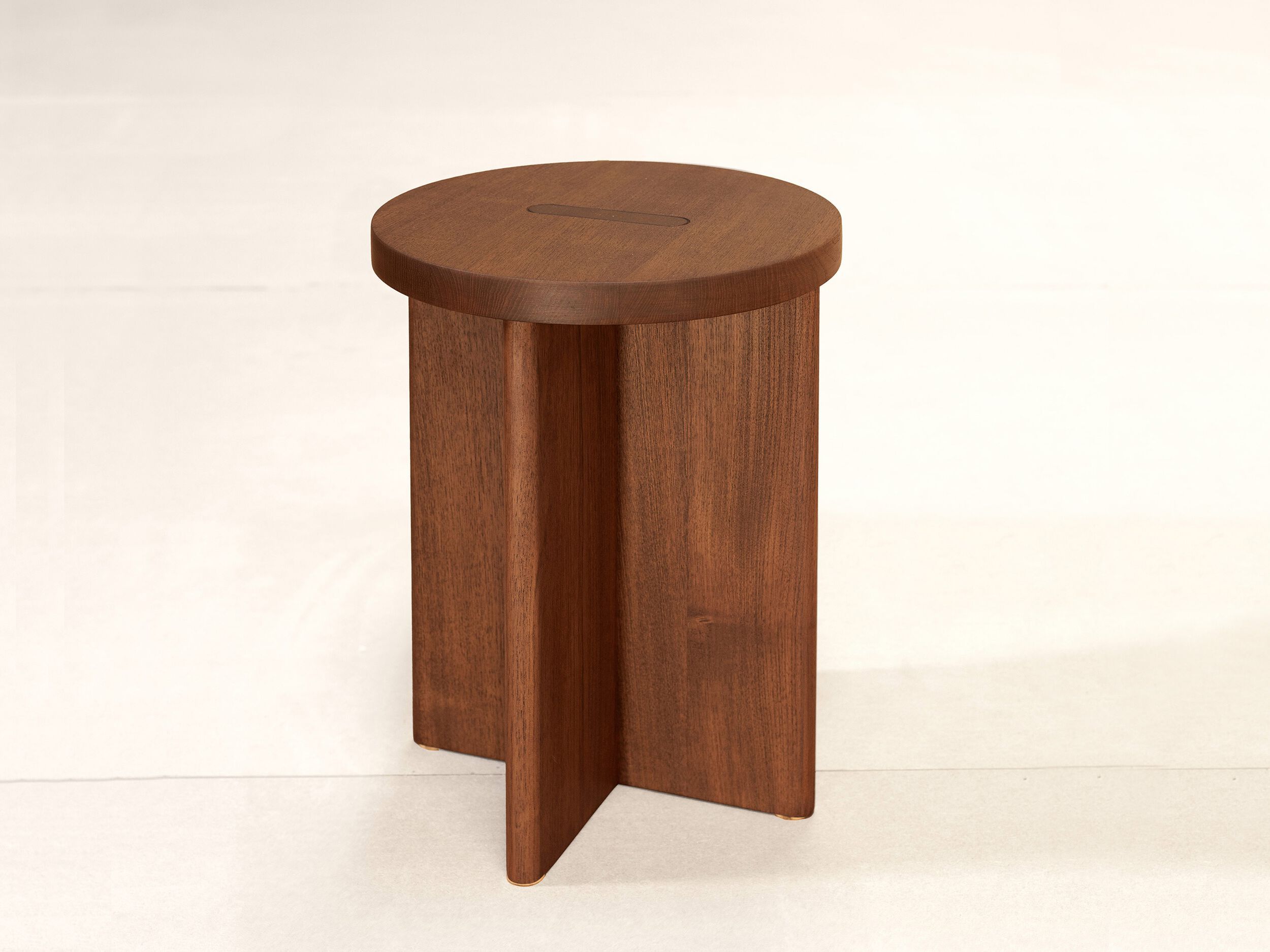 Деревянный низкий стул Phantom Hands X + L ARCH-00119409