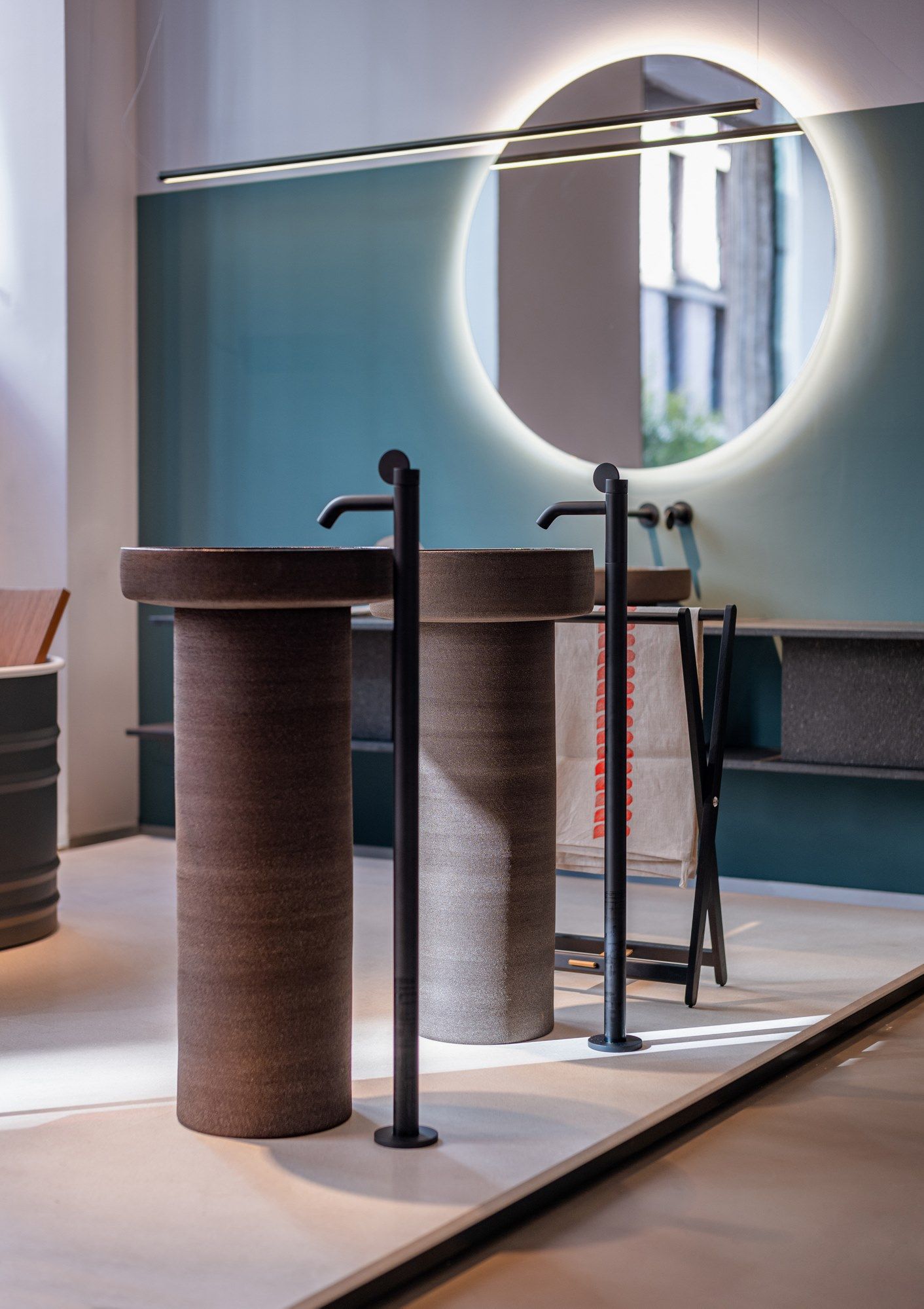 Круглый отдельно стоящий умывальник из глины Agape CENOTE A COLONNA ARCH-00148517 - Вид №6