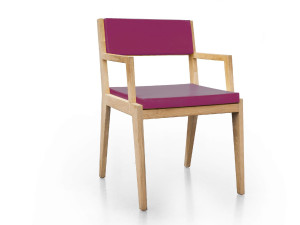 Деревянный стул и QM Foam с подлокотниками