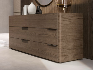 Деревянный комод