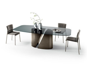 Стеклянный стол