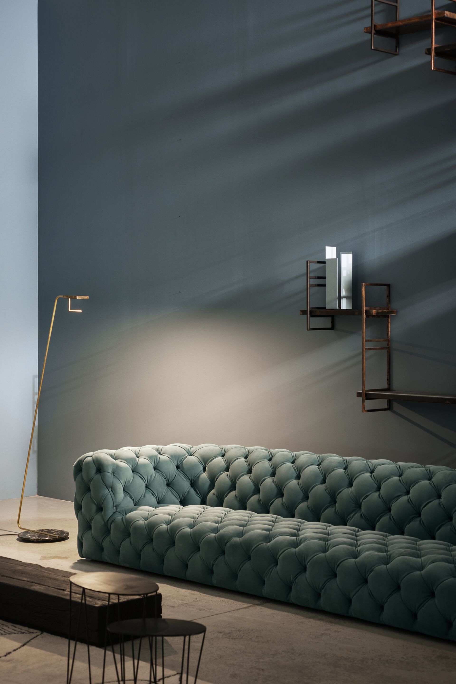 Кожаный линейный капитонный диван Baxter Chester moon ARCH-00091790 - Вид №5