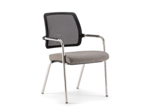 Стул с подлокотниками