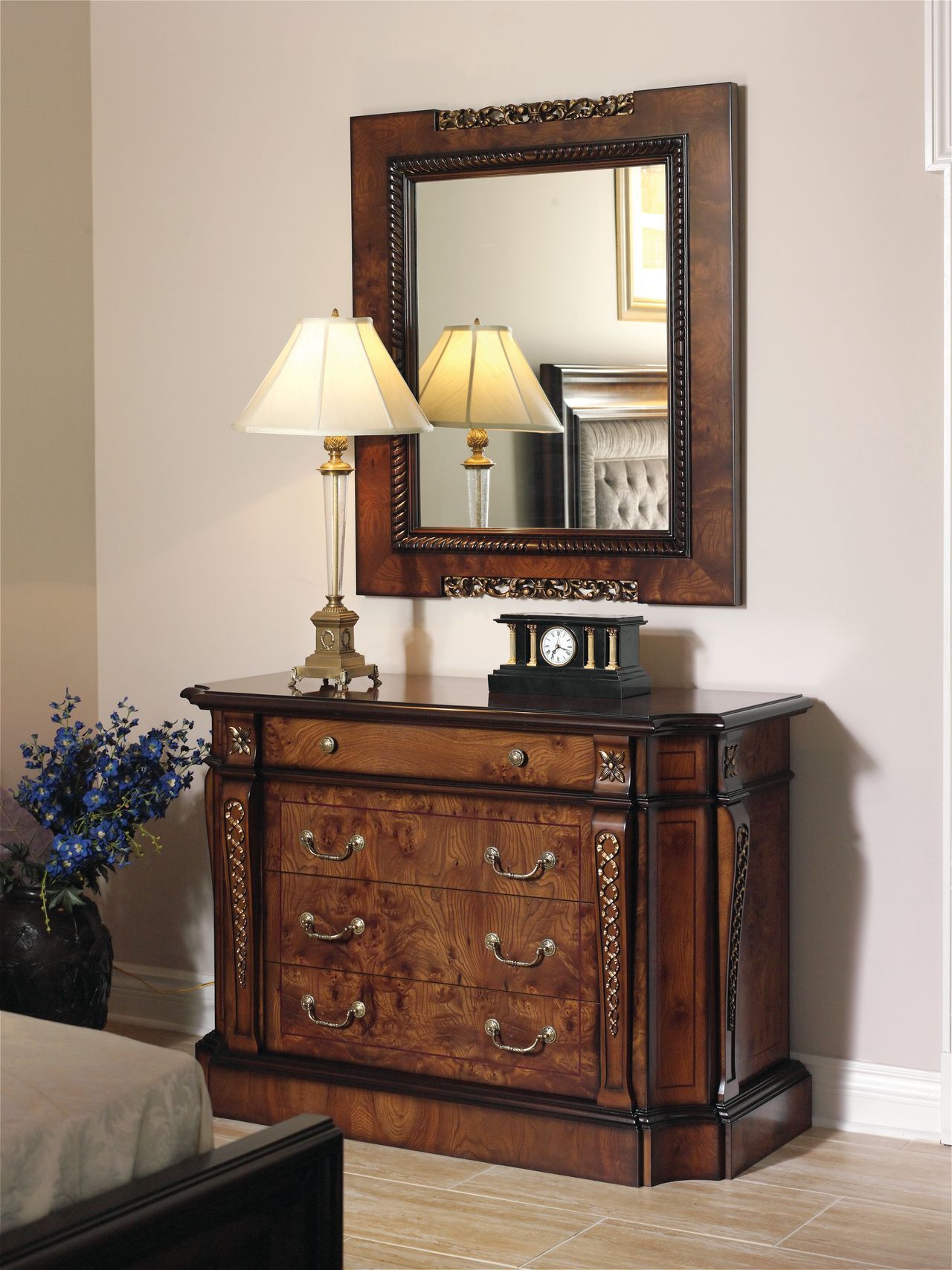 Деревянный комод Hurtado Traditional ARCH-00092902 - Вид №3