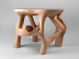 Деревянный журнальный столик