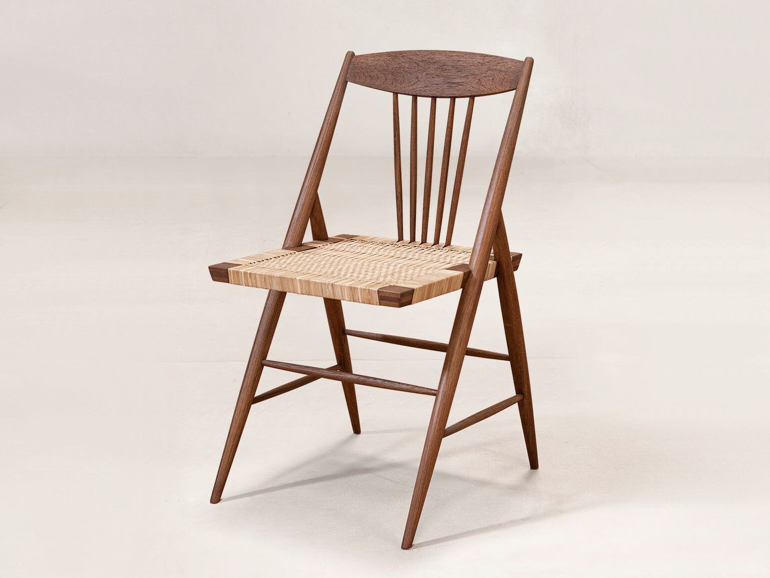 Стул из тикового дерева Phantom Hands Нитьян Унникришнан ARCH-00067938
