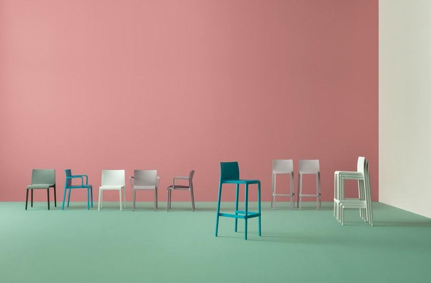 Pedrali Штабелируемый пластиковый стул с подлокотниками Volt 674/2 - Вид №4