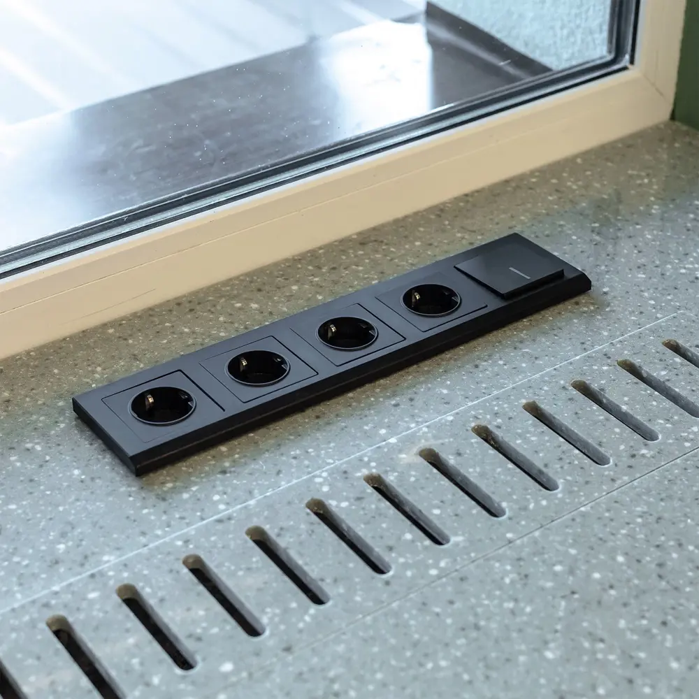 Рамка Werkel Stark для розеток и выключателей - 5-постовая черная 84491772 STLM-1474601 - Вид №2