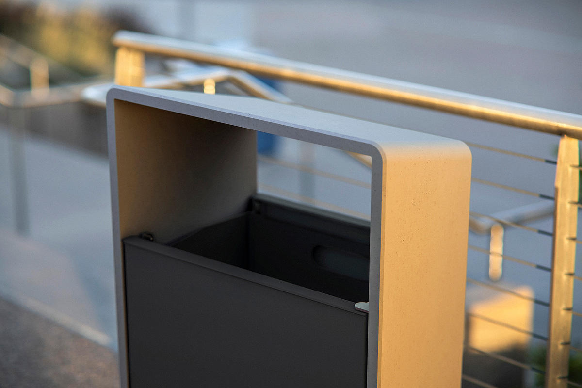 FSRT170 Емкость для мусора со скосом  Forms-surfaces  - Вид №4