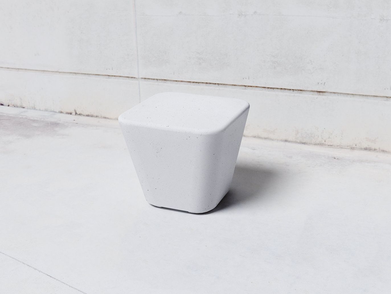 Бетонное наружное сиденье SIT Smooth ARCH-00097102