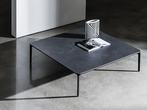 Низкий журнальный столик