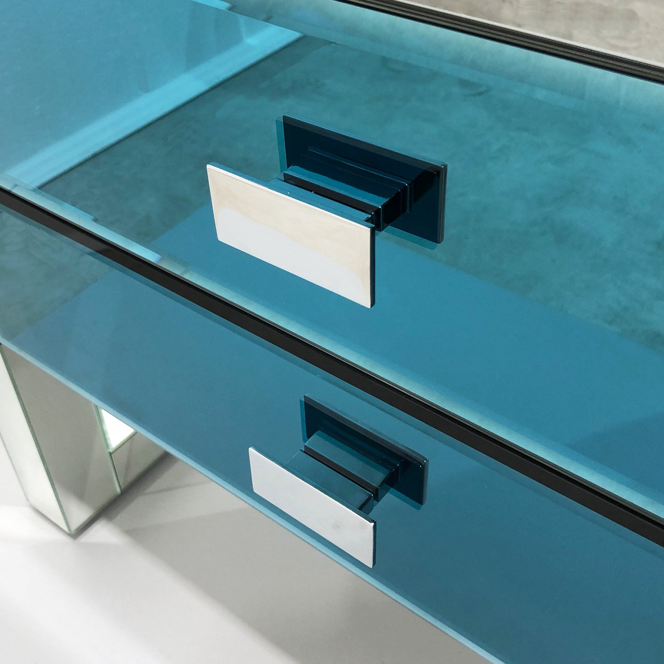 Тумбочка зеркальная синяя "Румми" мини GRAUM  304074 Зеркальный;синий  - Вид №1