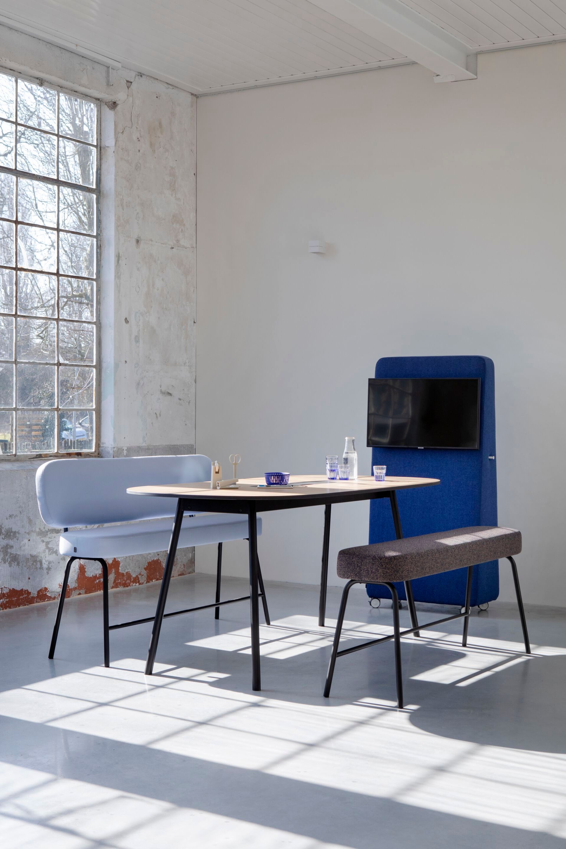 Высокая скамейка из ткани Cascando Pully ARCH-00038000 - Вид №1