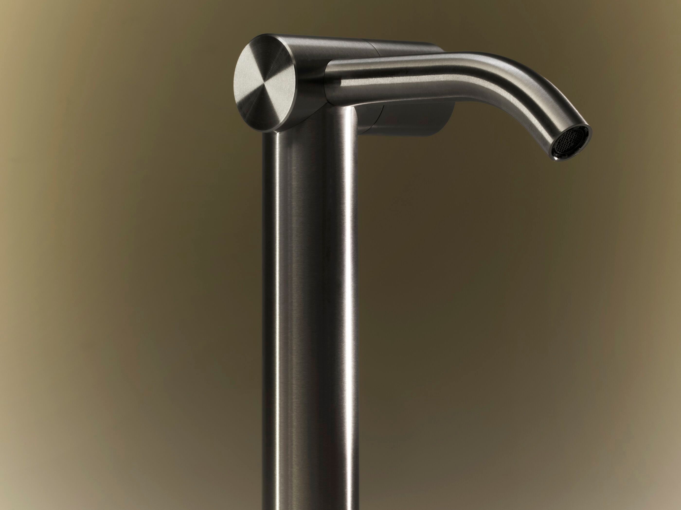 Waschtisch-Mischbatterie aus Stahl zur Standmontage mit progressiver Kartusche Quadrodesign Hum ARCH-00076049 - Вид №1