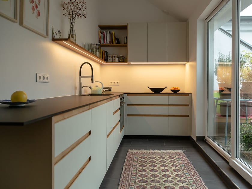 Встроенная линолеумная кухня со встроенными ручками Neuvermoebelt SMART LINE KITCHEN SYSTEMS ARCH-00138830