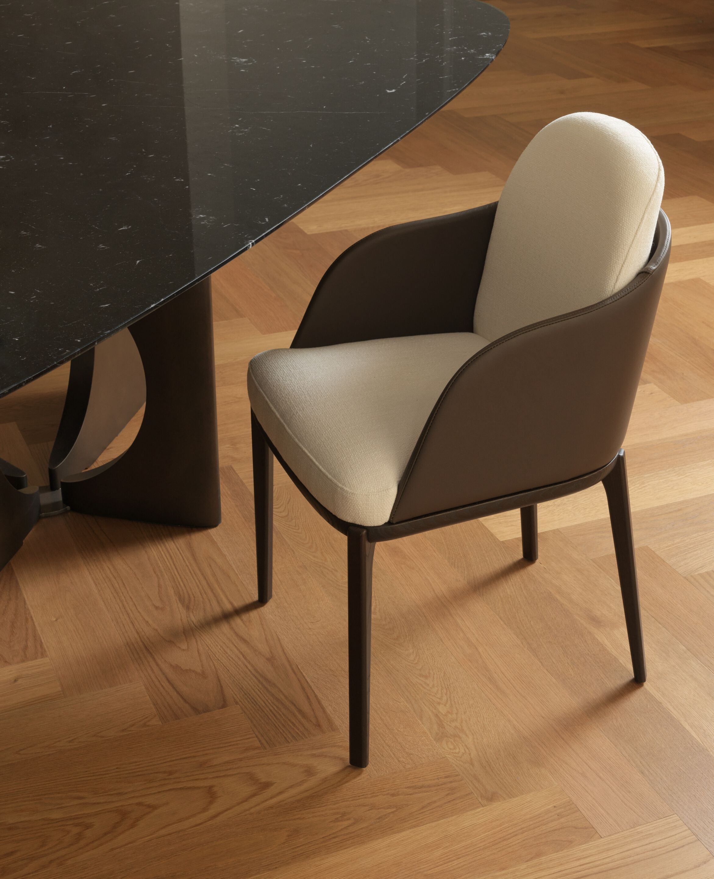 Стул из ясеня, обитый тканью или кожей Casamania & Horm Piccadilly ARCH-00115623 - Вид №3