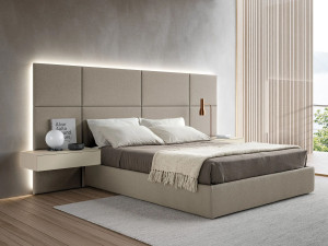 Двуспальная кровать из ткани с высоким изголовьем