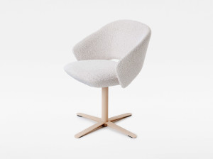 Тканевый мягкий стул с подлокотниками