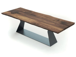 Прямоугольный стол из массива дерева с железной основой