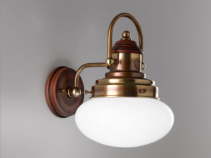 Настенный светильник из стекла и латуни