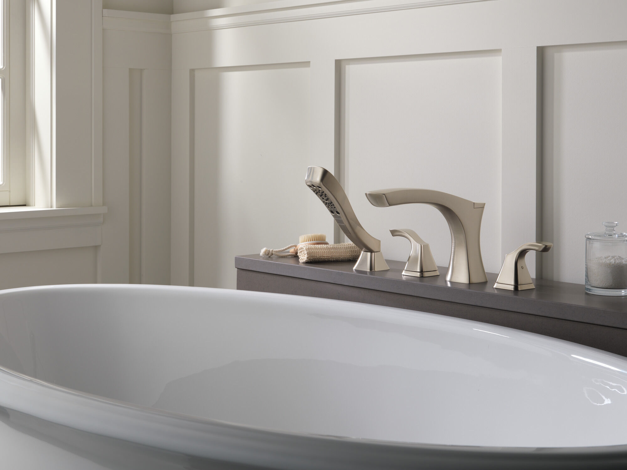 T4752-SS Римская ванна с ручным душем Delta Faucet Tesla Нержавеющая сталь - Вид №3