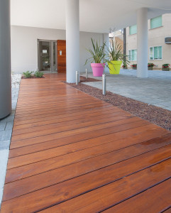 Decking ipè Lapacho, Teak e Bamboo.