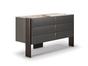 Деревянный комод