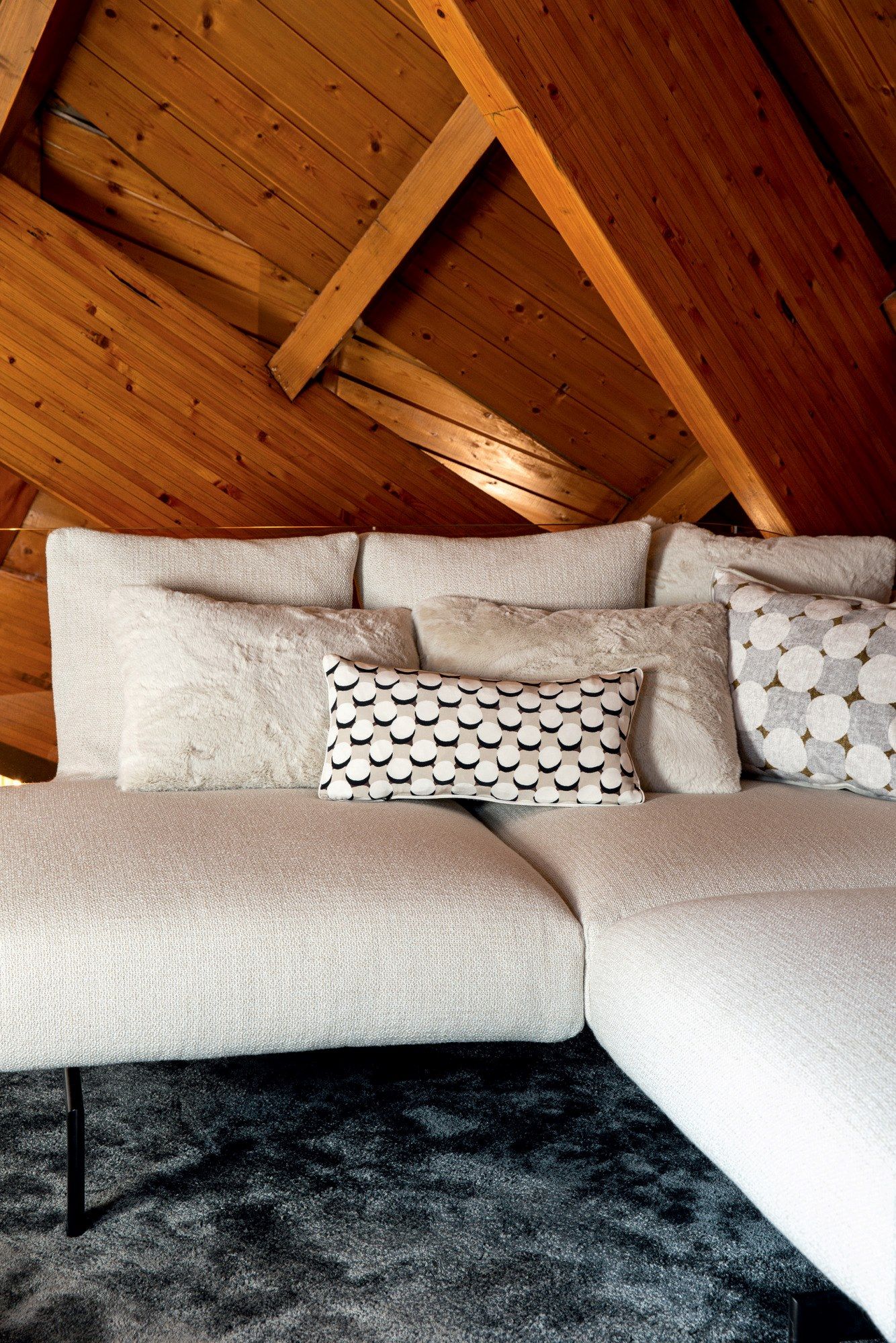 Прямоугольная шелковая подушка с геометрическим рисунком Élitis TWIST ARCH-00130599 - Вид №6