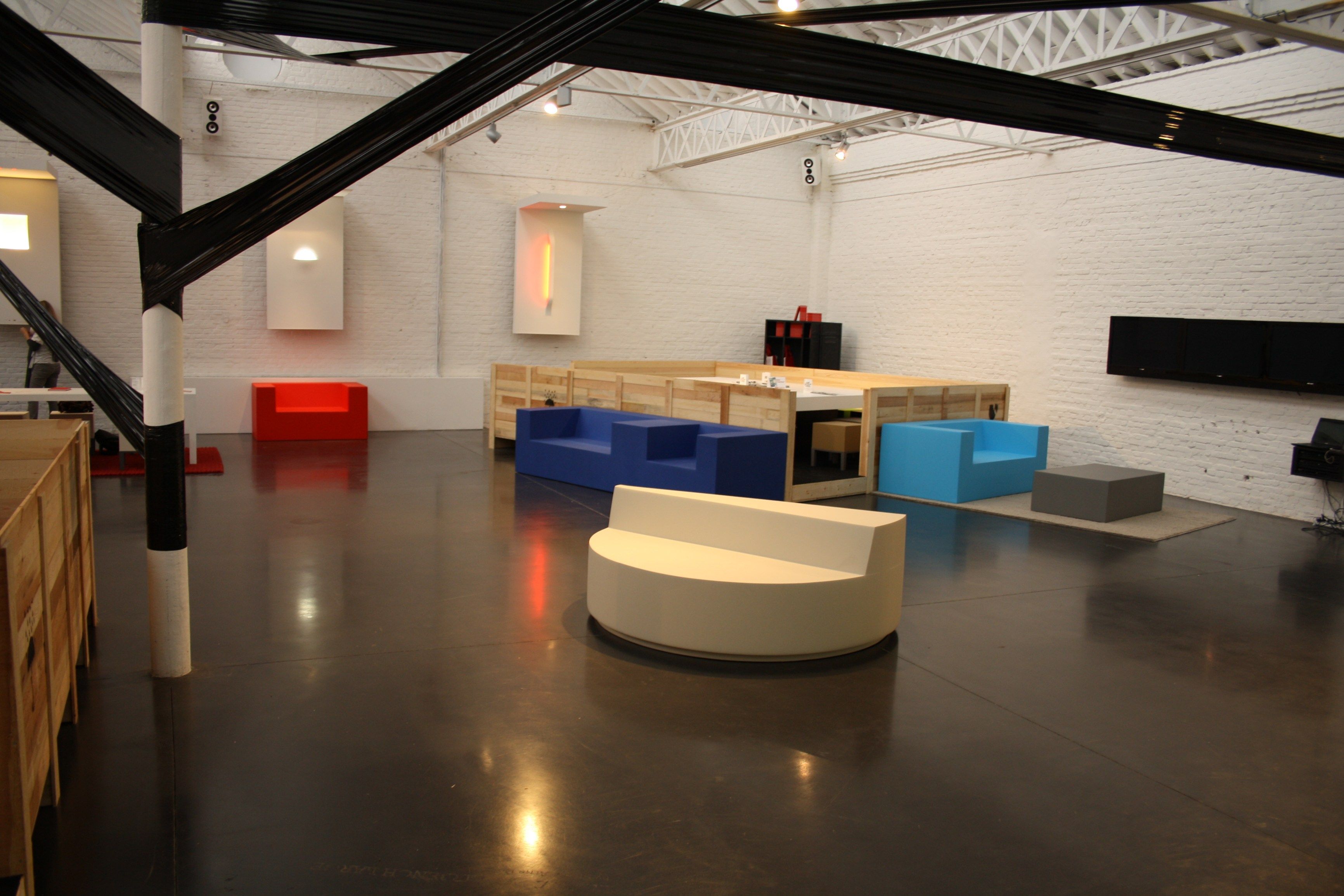 Изогнутая скамья из пены QM для контракта Quinze & Milan Круглая ARCH-00013798 - Вид №2