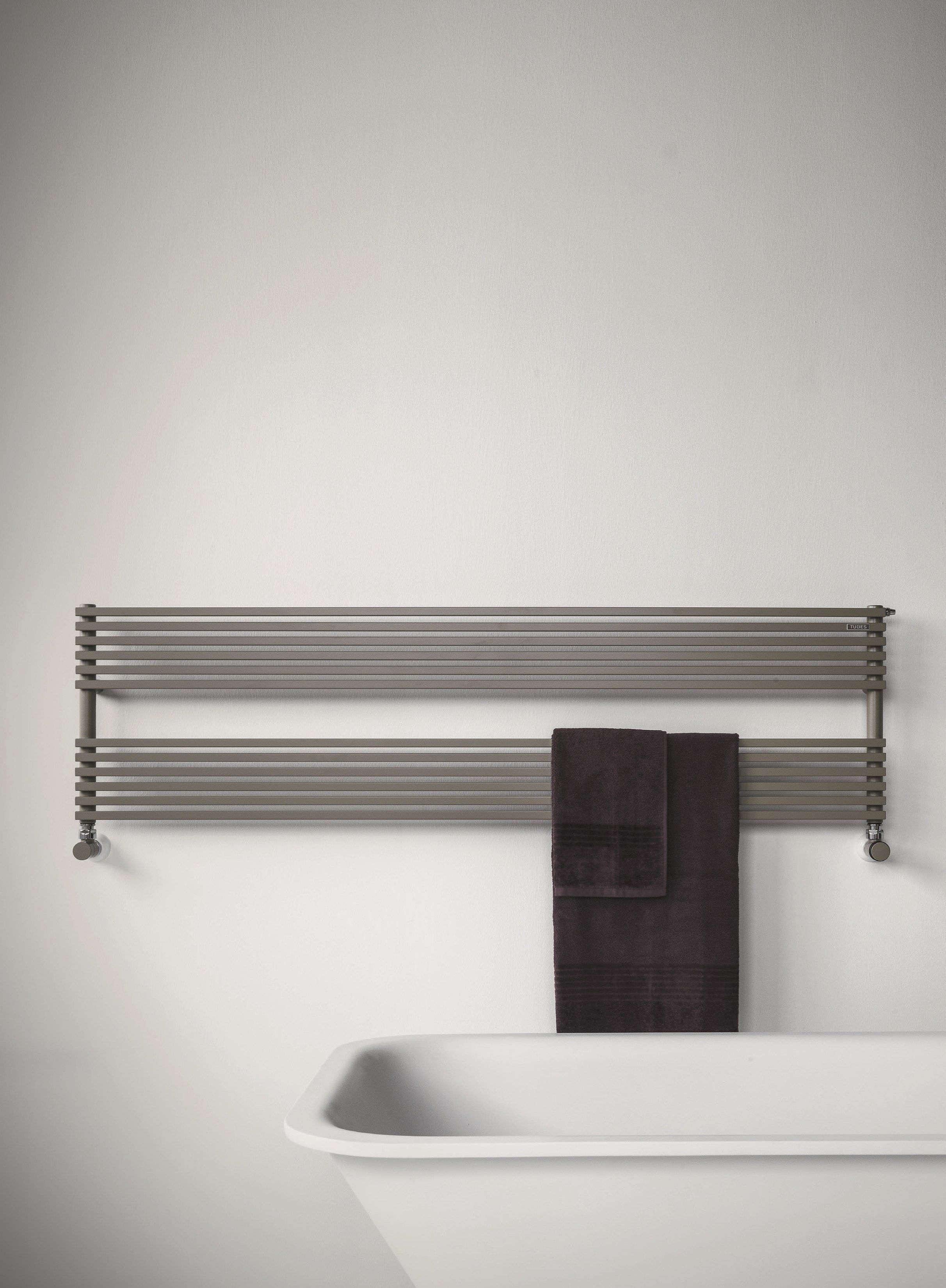 Настенный полотенцесушитель с горячей водой Tubes основы ARCH-00120338 - Вид №1