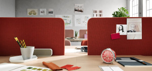 Многосторонний прямоугольный стол со звукопоглощающими перегородками