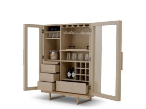 Деревянный и стеклянный барный шкаф