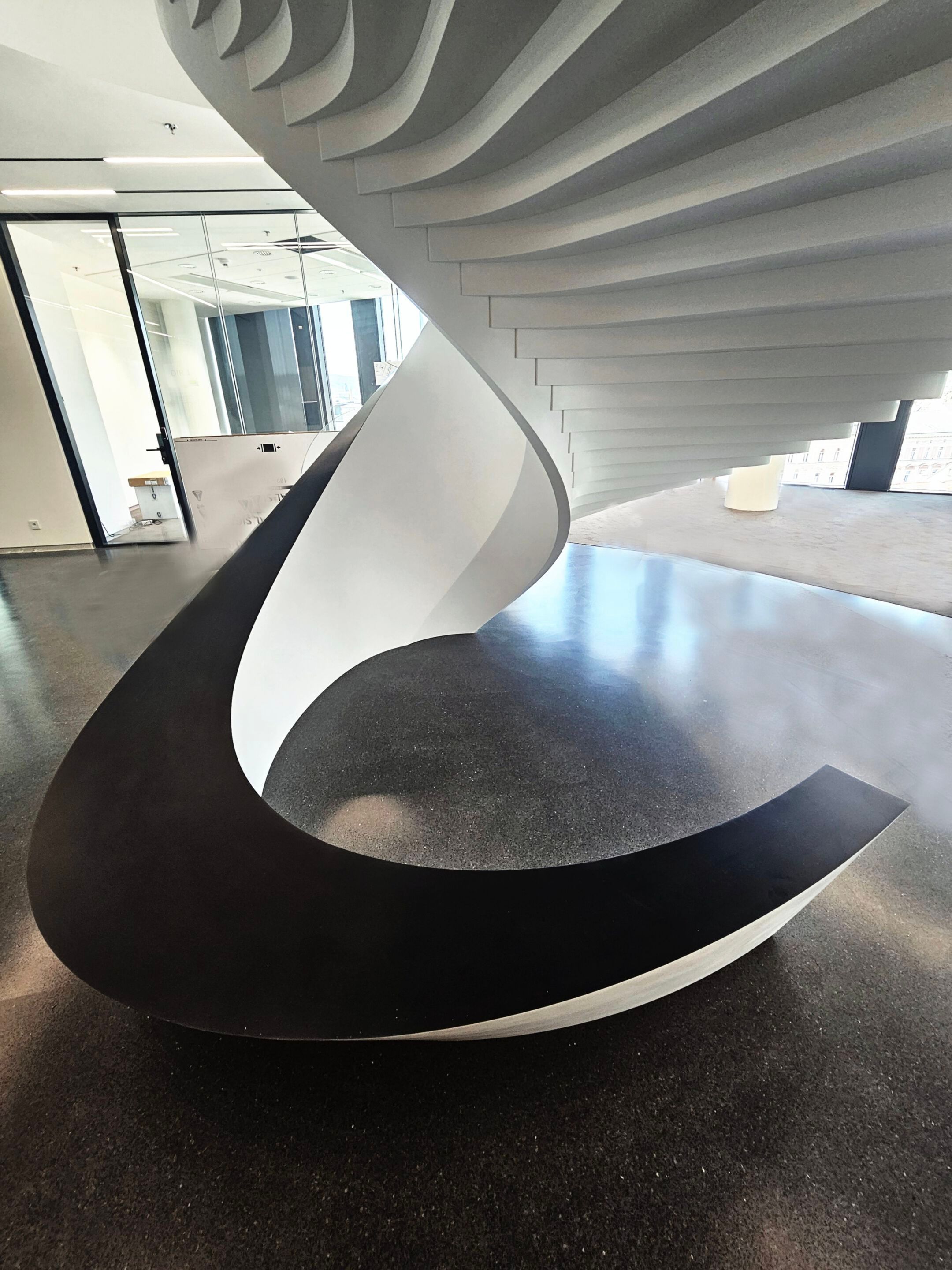 Винтовая лестница Corian® AMOSDESIGN PENTA MASARYCKA ARCH-00148157 - Вид №4