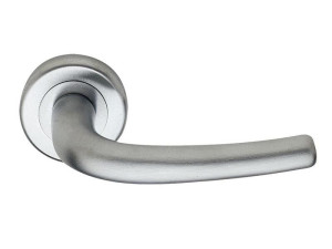 Алюминиевая ручка на розетке