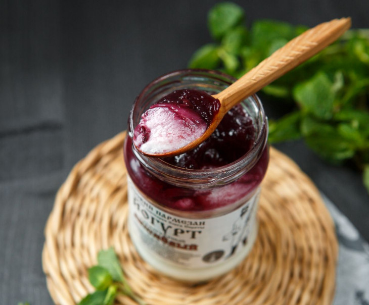 920 Йогурт вишневый 4% Вкусляндия  - Вид №1