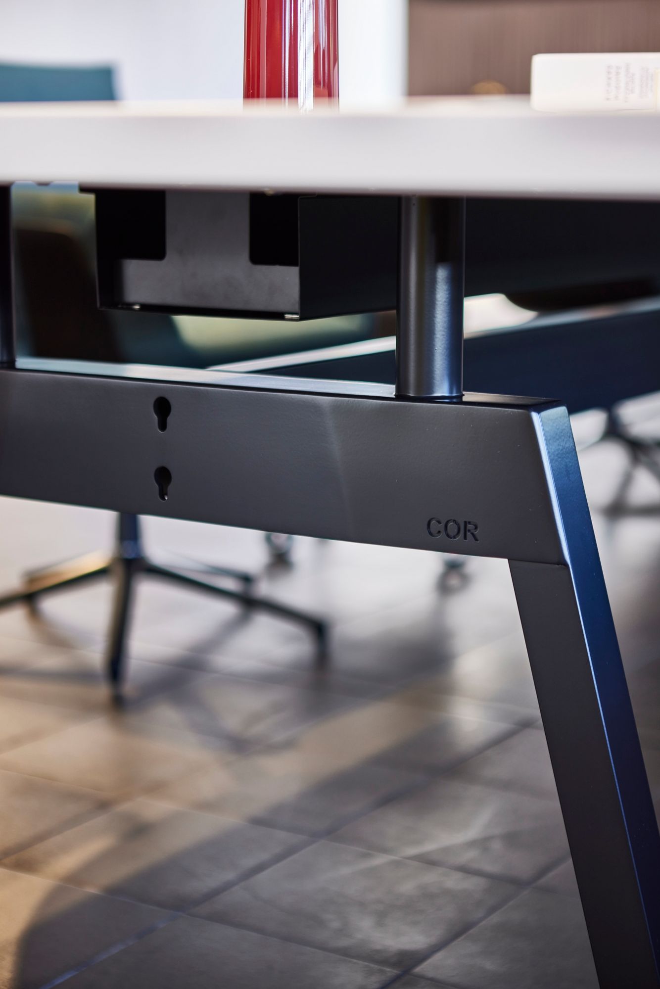 Прямоугольный стол для совещаний с системой люверсов COR Level ARCH-00067839 - Вид №8