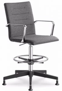 LD Seating Регулируемое по высоте офисное кресло с 5 спицами и подлокотниками Oslo 229