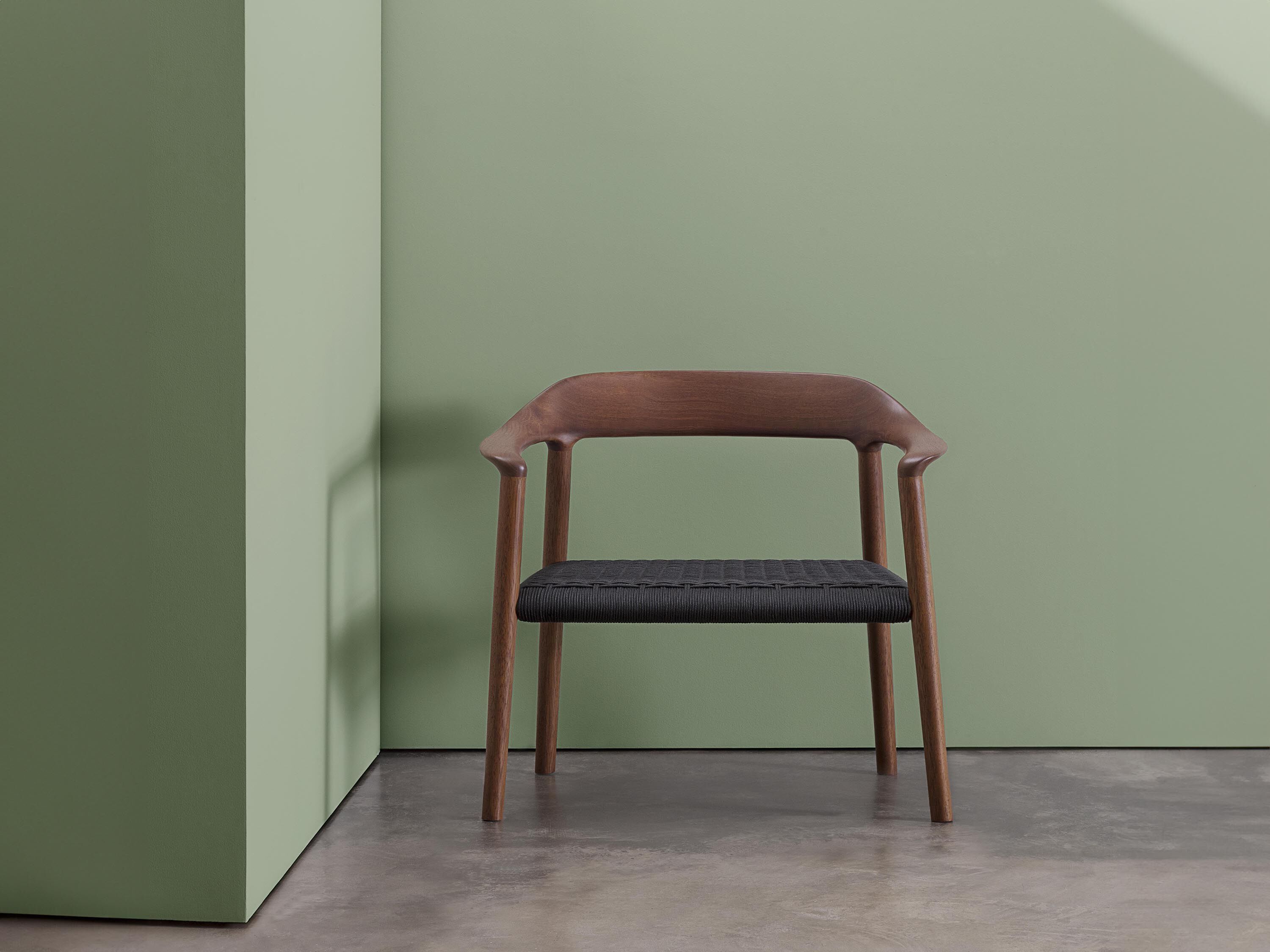 Садовое кресло iroko с подлокотниками Andreu World Liceo Outdoor ARCH-00074654 - Вид №1