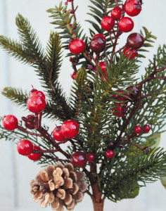 1006 844 a3 Искусственная еловая ветка с ягодами / шишками, 51 см, зелено-красная H-andreas