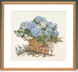 2046А Набор для вышивания Голубые гортензии 44 х 39 см Thea Gouverneur