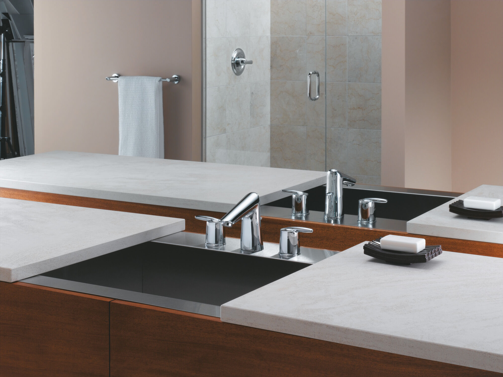 Вешалка для полотенец 18 дюймов Delta Faucet 77118-SS - Вид №1