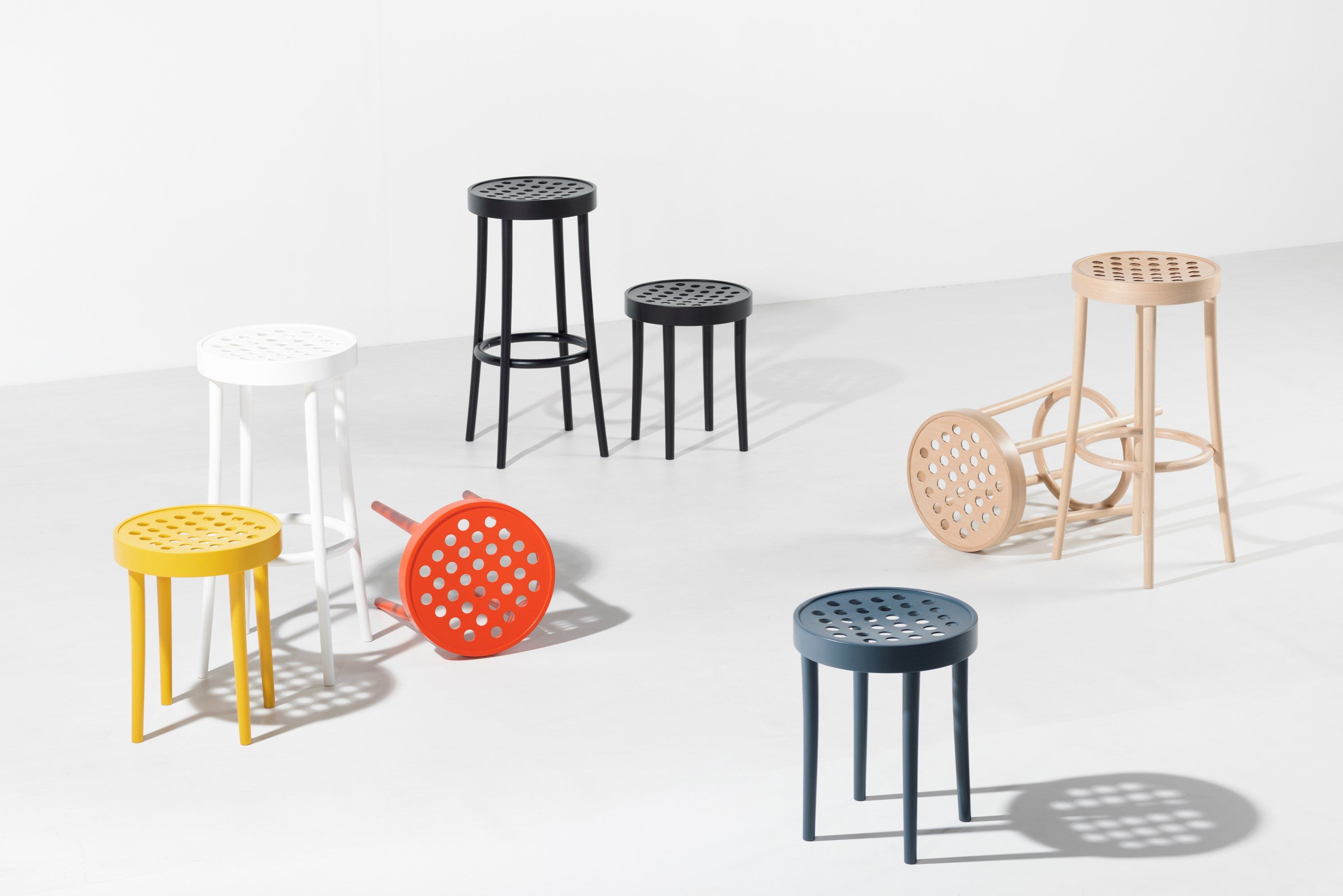 Деревянный низкий стул TON 822 ARCH-00037117 - Вид №1