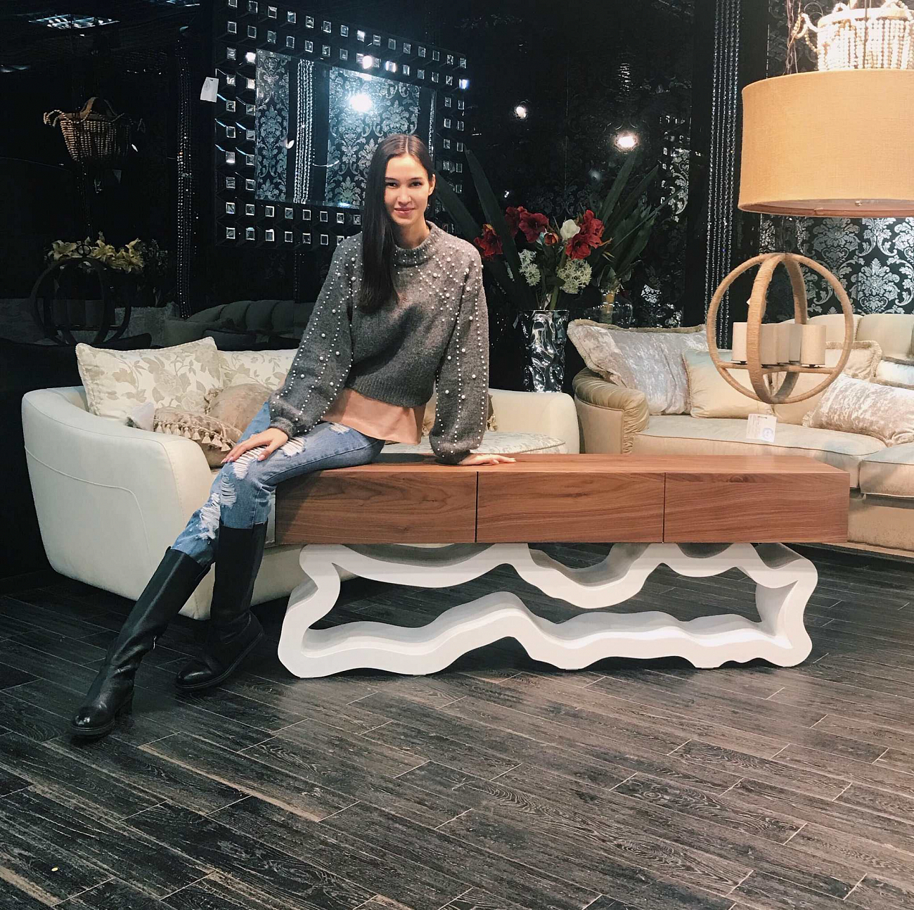 Тумба под телевизор дизайнерская орех, изножье зеленое с текстурой "Эклер" от Odingeniy ODINGENIY  178415 Зеленый;коричневый  - Вид №4