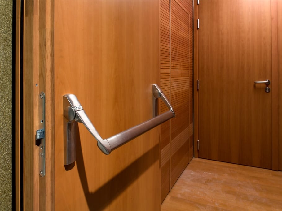 Деревянная акустическая противопожарная дверь Sebino Chiusure Fonoisolamento ARCH-00143647