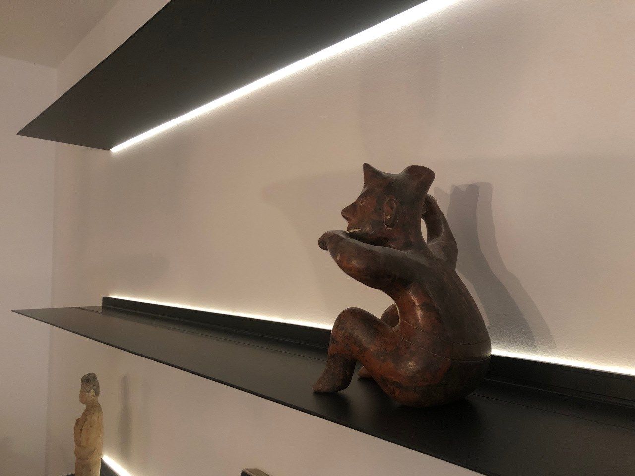 Алюминиевая полка со встроенным освещением Strackk WALL SHELF WITH LIGHT UNDER ARCH-00138510 - Вид №2